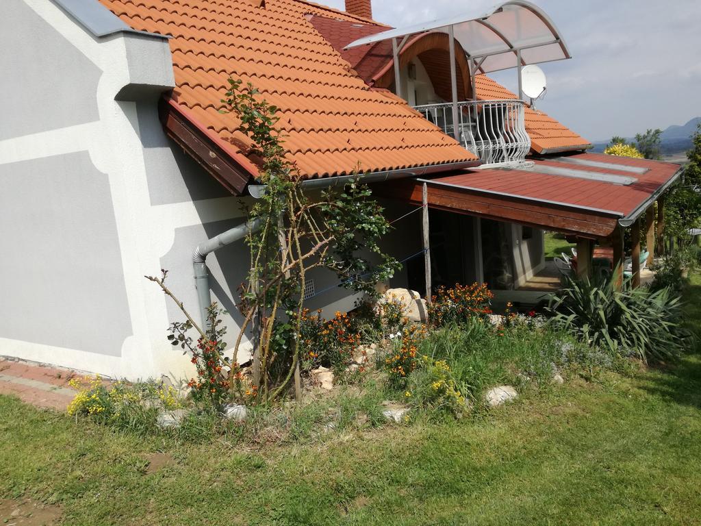 Margo Nyaralo Villa Balatonederics Exterior foto